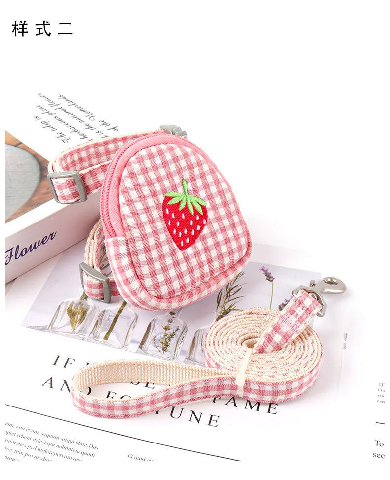 Conjunto adorável de coleira e guia xadrez com estampa de frutas para animais de estimação – Colete ajustável + Guia + Mini Bolsa