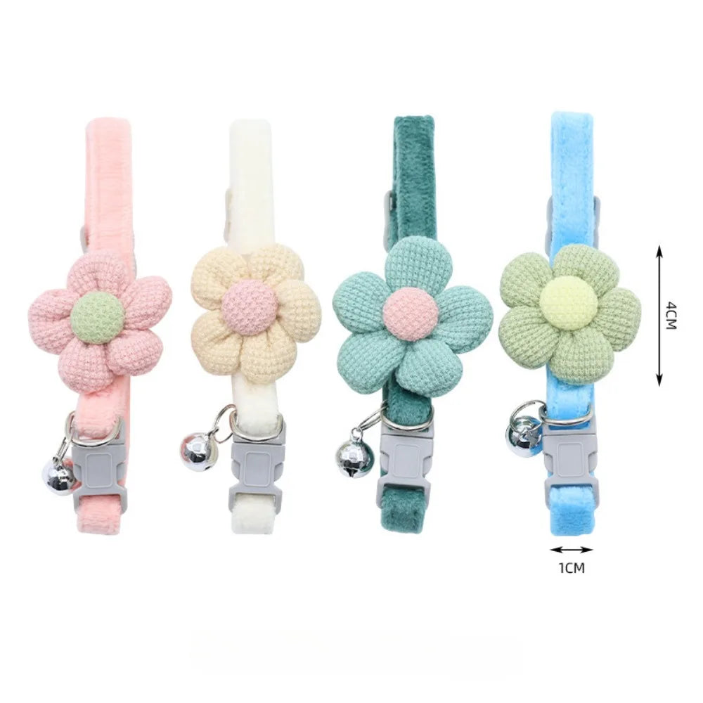 Coleira de flores com sino