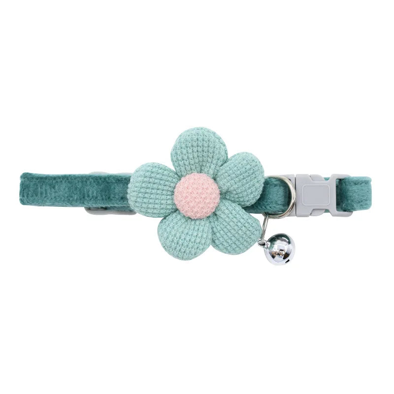 Coleira de flores com sino