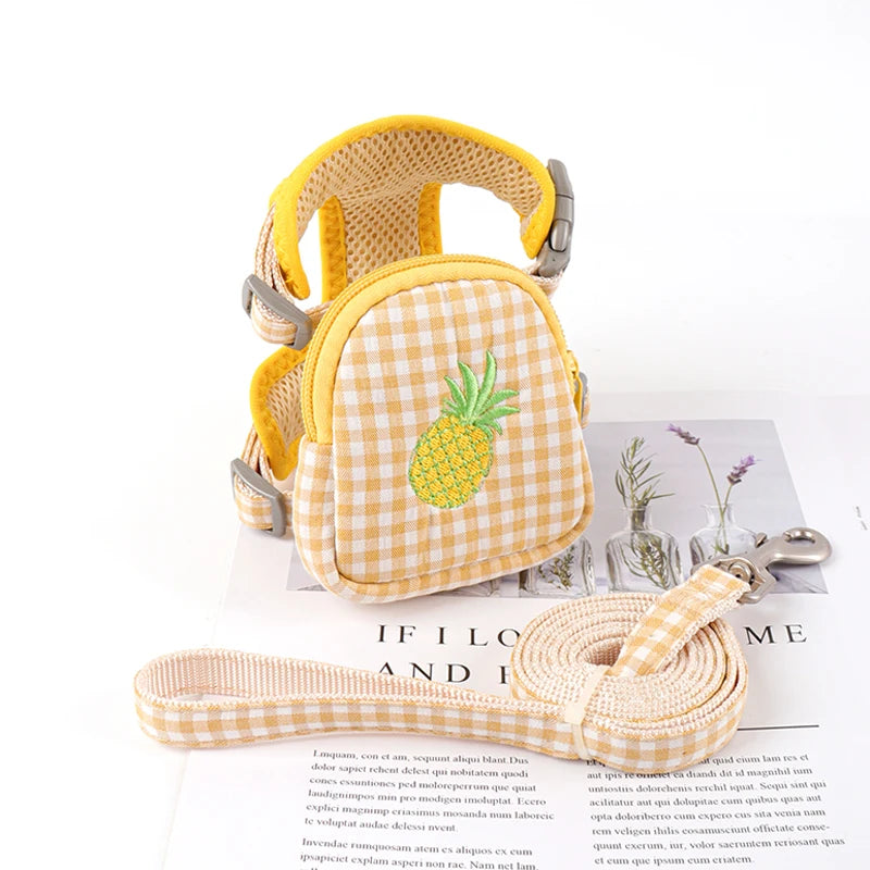 Conjunto adorável de coleira e guia xadrez com estampa de frutas para animais de estimação – Colete ajustável + Guia + Mini Bolsa