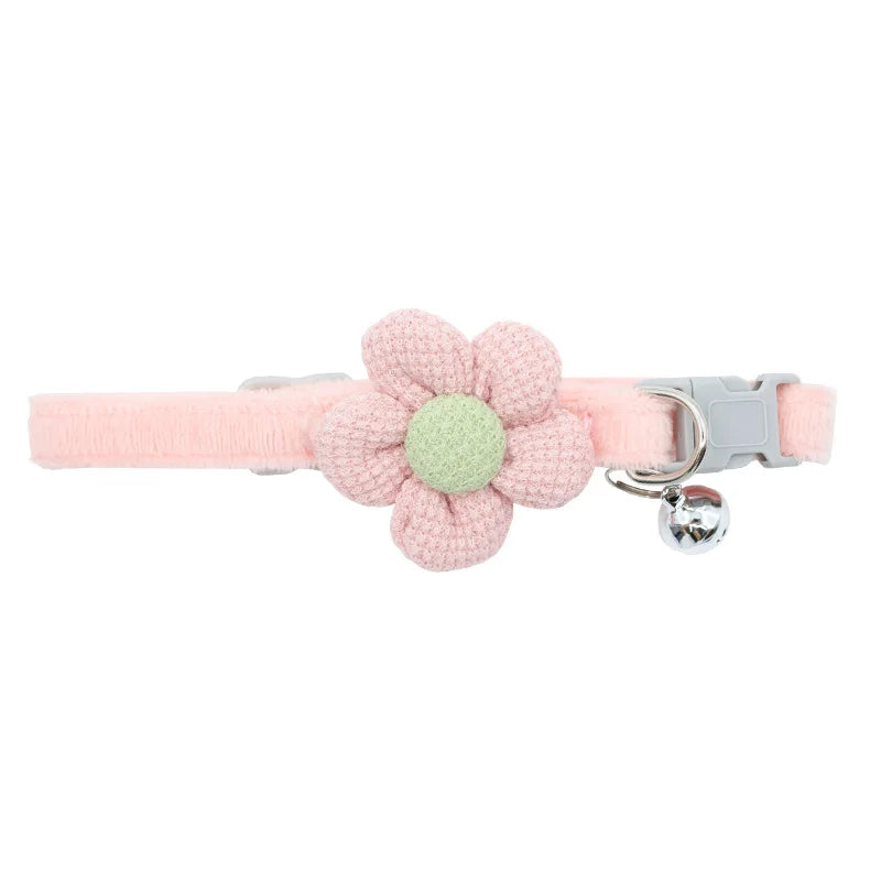 Coleira de flores com sino