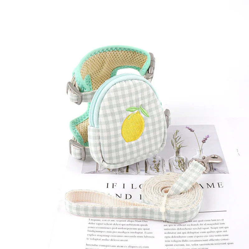 Conjunto adorável de coleira e guia xadrez com estampa de frutas para animais de estimação – Colete ajustável + Guia + Mini Bolsa