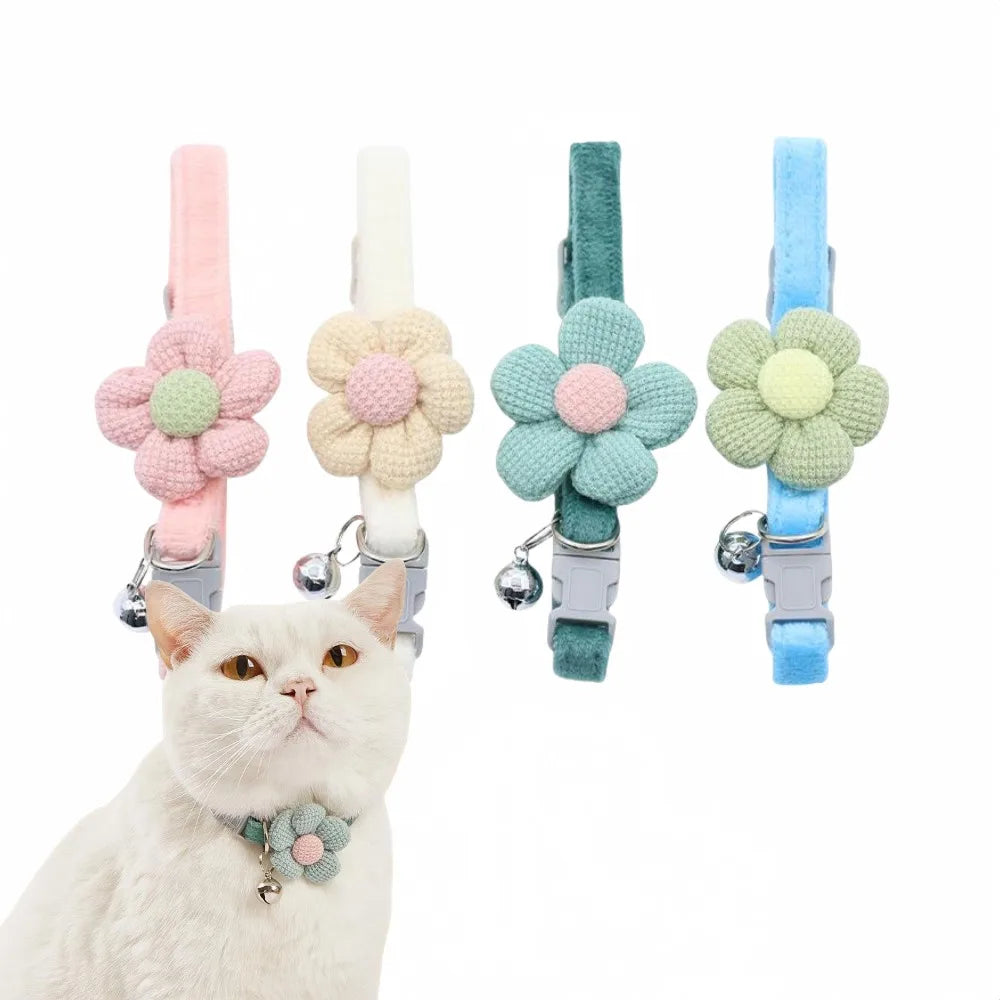 Coleira de flores com sino